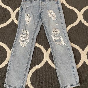 Ripped light blue jeans 00/23